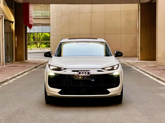 Audi Q6L e-tron — Фото автомобиля 2