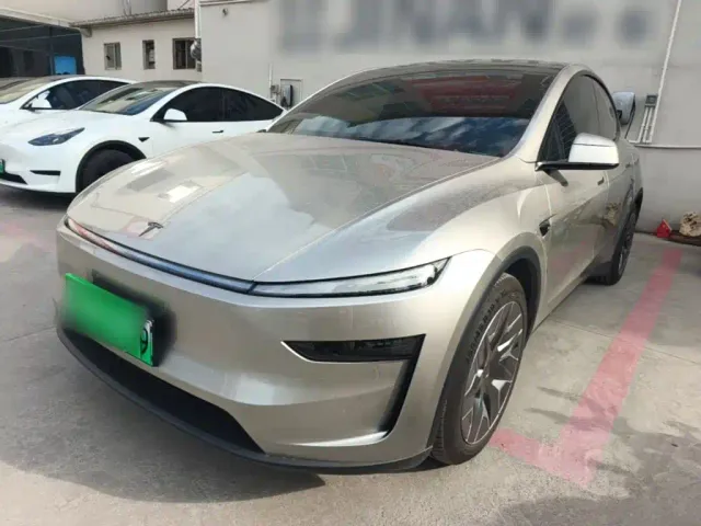 Фотография автомобиля — Tesla Model Y L