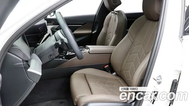 BMW 5 Series G60 — Фото автомобиля 13