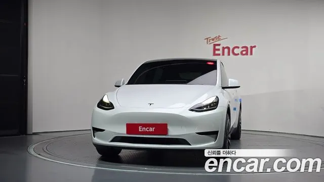 Tesla Model Y — Фото автомобиля 3