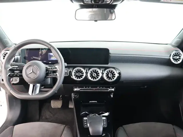 Mercedes-Benz A-Class — Фото автомобиля 15
