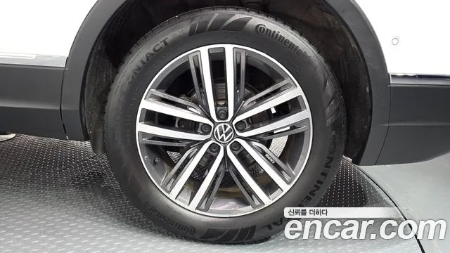 Volkswagen Tiguan — Фото автомобиля 6