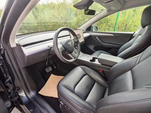Tesla Model Y — Фото автомобиля 7
