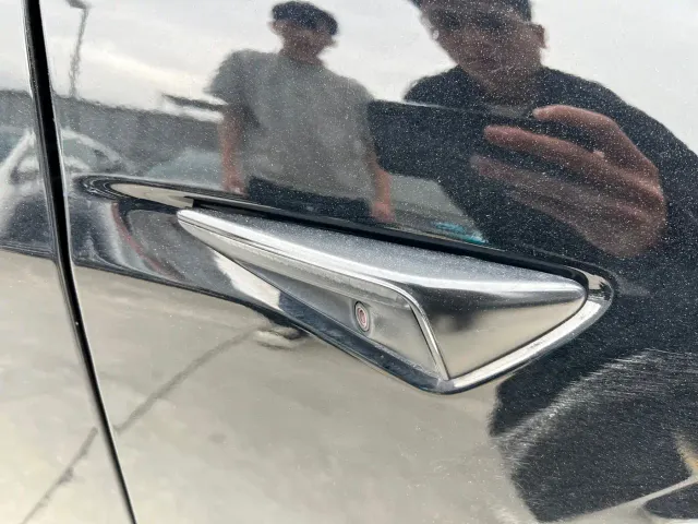 Tesla Model 3 — Фото автомобиля 25