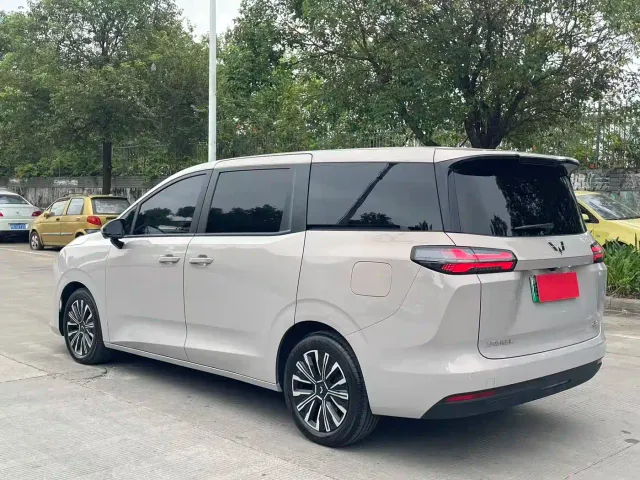 Wuling Starlight 730 — Фото автомобиля 7