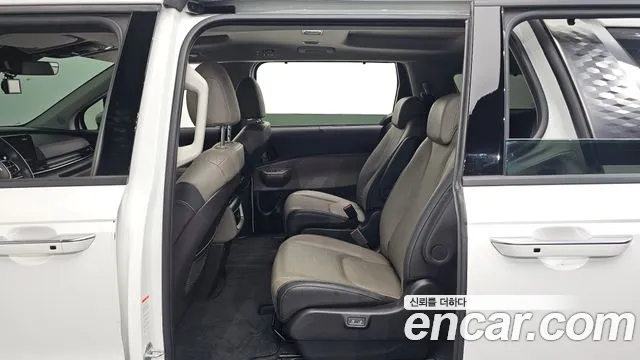 Kia Carnival Generation 4 — Фото автомобиля 18