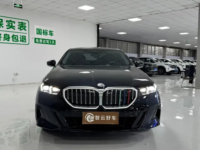 BMW 5 Series — Фото автомобиля 2