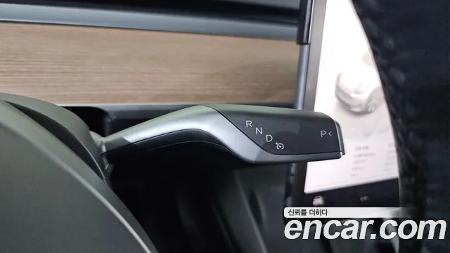 Tesla Model Y — Фото автомобиля 9