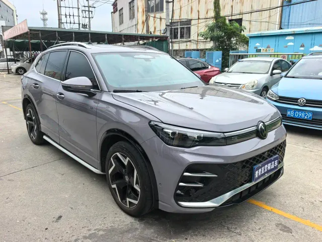 Volkswagen Tiguan L — Фото автомобиля 3