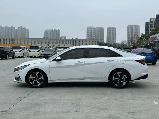 Hyundai Elantra — Фото автомобиля 7