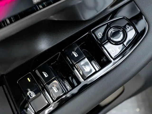 BMW BMW 5 Series 2026 BMW 530Li Year of the Horse Edition — Фото автомобиля 24