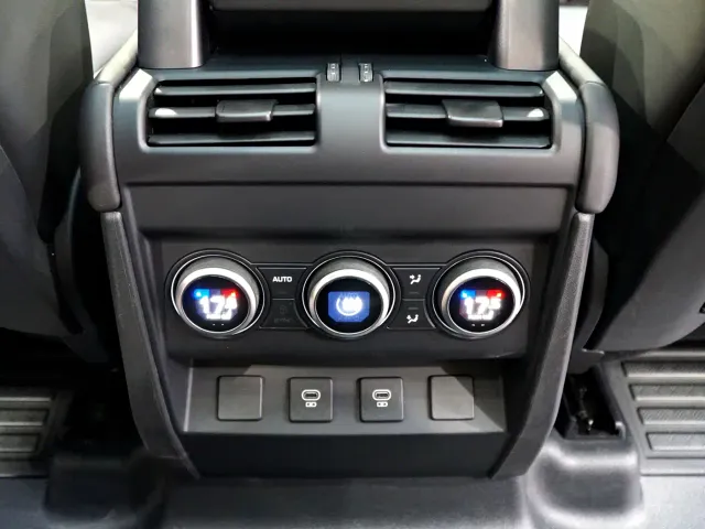 Land Rover Defender — Фото автомобиля 16