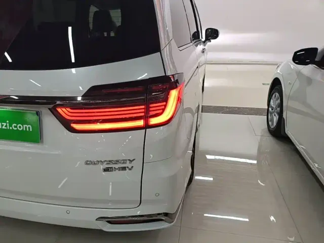 Honda Odyssey — Фото автомобиля 7