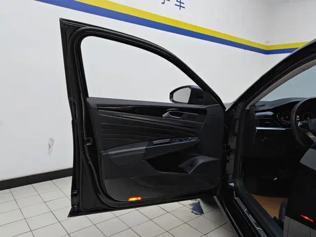 Volkswagen Passat — Фото автомобиля 7