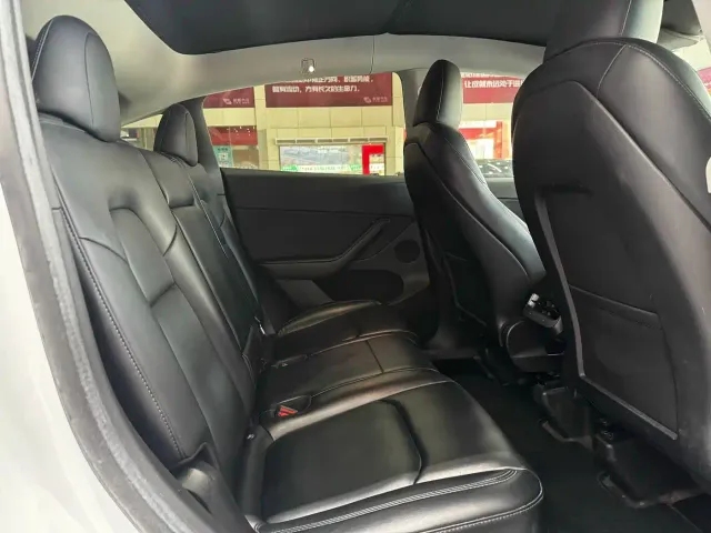 Tesla Model Y — Фото автомобиля 12