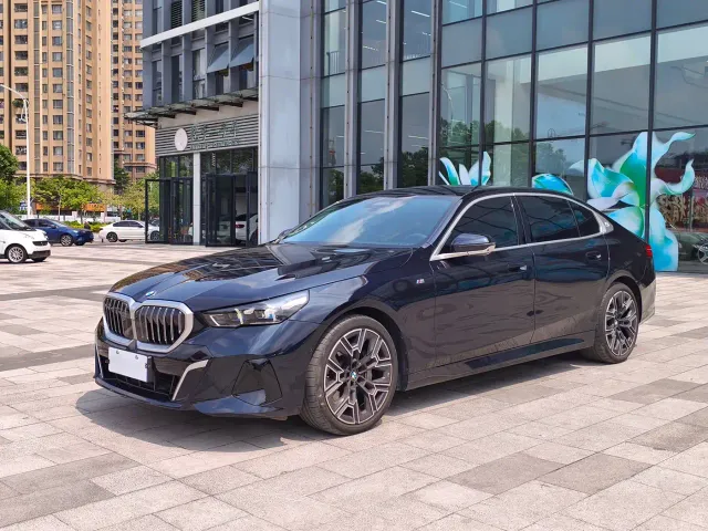 Фотография автомобиля — BMW 5 Series