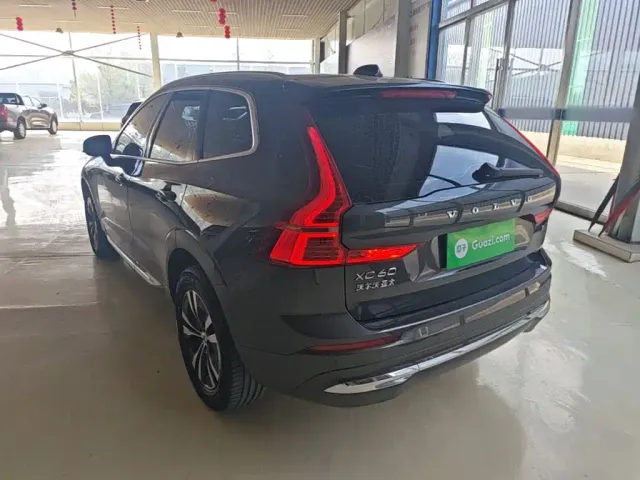 Volvo XC60 — Фото автомобиля 4