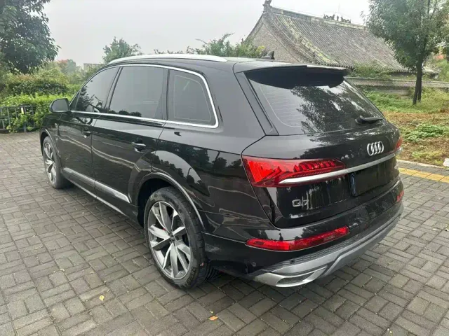 Audi Q7 — Фото автомобиля 4
