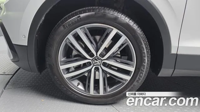 Volkswagen Tiguan — Фото автомобиля 5