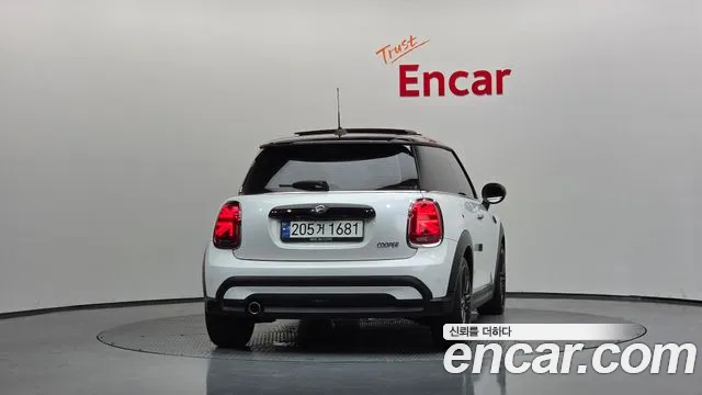 Mini Cooper Cooper Classic Plus — Фото автомобиля 4