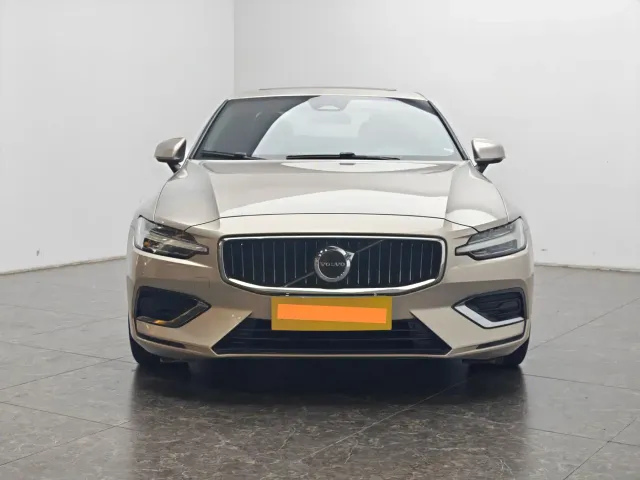 Volvo S60 — Фото автомобиля 5