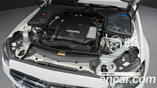 Mercedes-Benz E-Class — Фото автомобиля 5