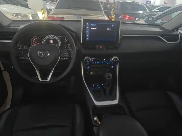 Toyota RAV4 — Фото автомобиля 9