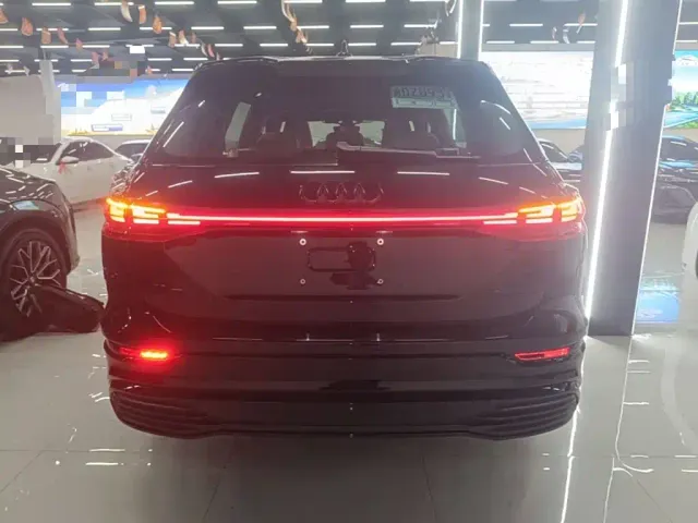 Audi Q5 e-tron — Фото автомобиля 5