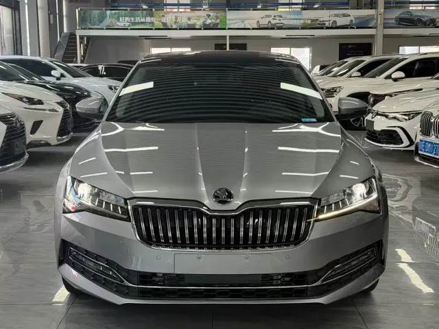 Skoda Superb — Фото автомобиля 2