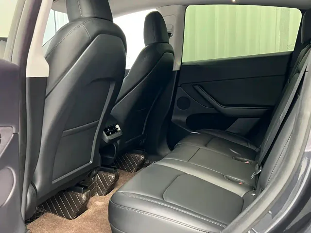 Tesla Model Y — Фото автомобиля 5