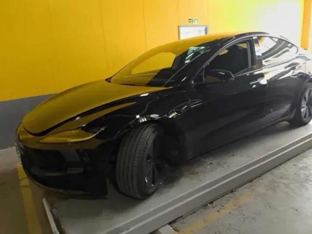 Фотография автомобиля — Tesla Model 3
