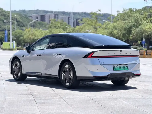Xpeng P7+ — Фото автомобиля 6