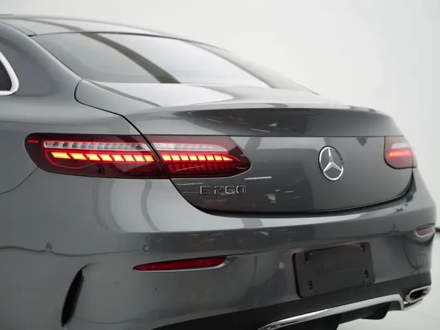 Mercedes-Benz E-Class — Фото автомобиля 21