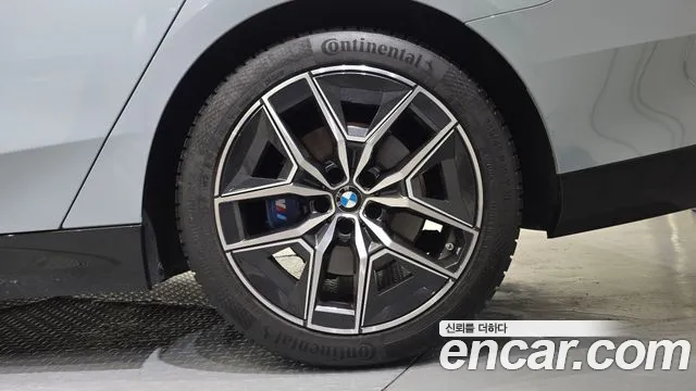 BMW 5-Series — Фото автомобиля 21