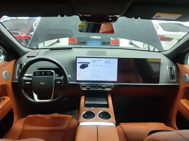 Li Auto L8 — Фото автомобиля 5