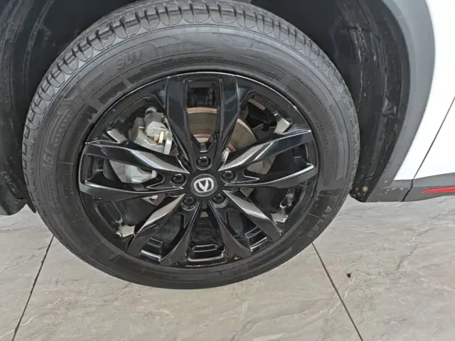 Changan X5 Plus — Фото автомобиля 24