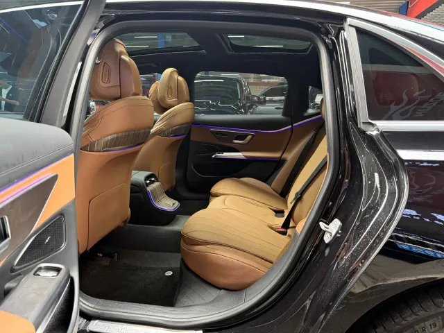 Mercedes-Benz E-Class — Фото автомобиля 8