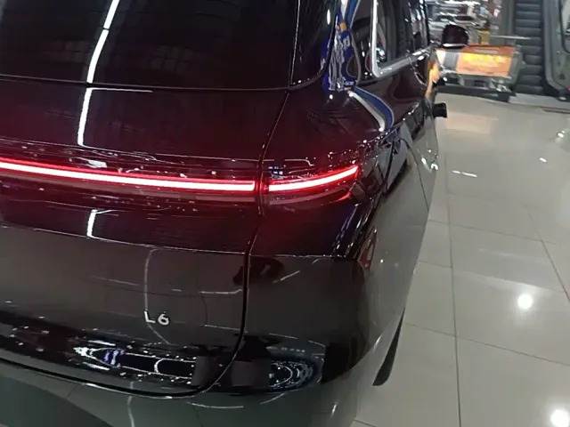 Li Auto L6 — Фото автомобиля 7