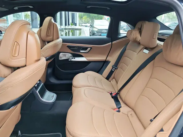Mercedes-Benz E-Class — Фото автомобиля 14
