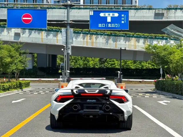 Lamborghini Huracan — Фото автомобиля 8