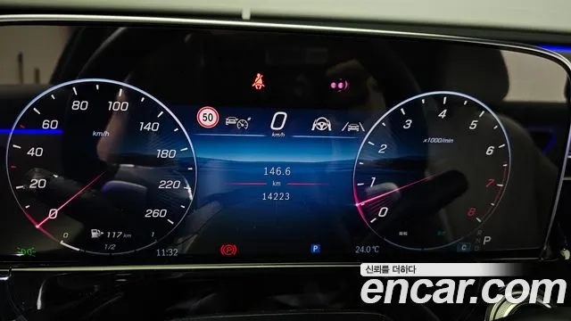 Mercedes-Benz E-Class — Фото автомобиля 8
