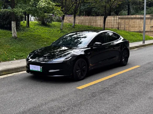 Фотография автомобиля — Tesla Model 3