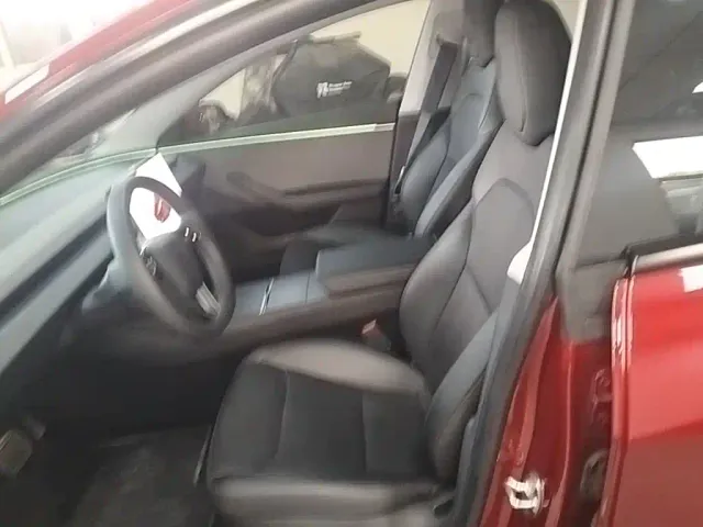 Tesla Model 3 — Фото автомобиля 14