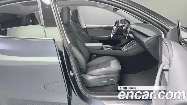 Tesla Model Y — Фото автомобиля 26