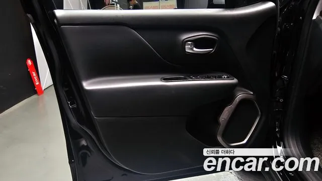 Jeep Renegade — Фото автомобиля 24