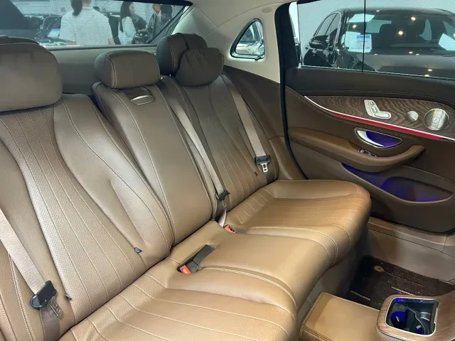 Mercedes-Benz E-Class — Фото автомобиля 17