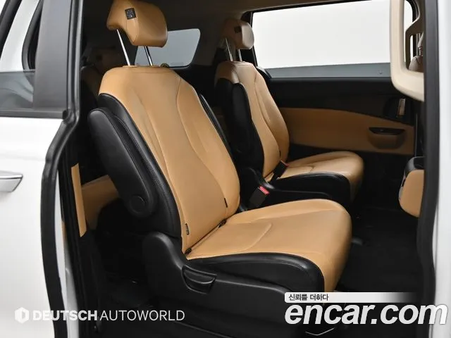 Kia Carnival Generation 4 — Фото автомобиля 12