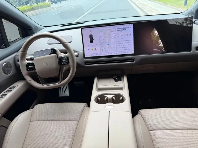Li Auto i6 — Фото автомобиля 8