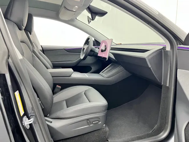 Tesla Model Y — Фото автомобиля 9