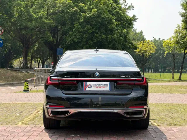 BMW 7 Series — Фото автомобиля 3